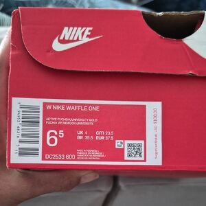 Nike Waffle One Women's Sneakers in Active Fuchsia and University Gold